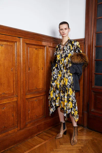 Look 3